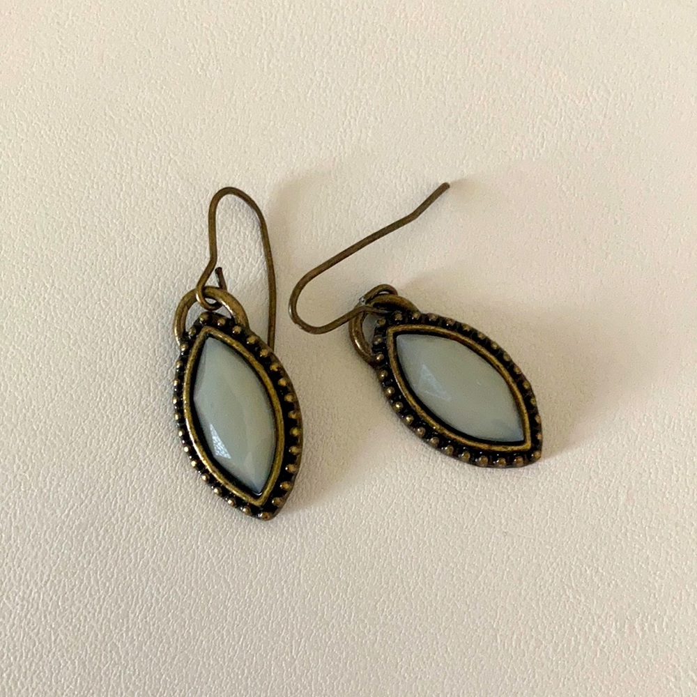 Beautiful neutral earrings